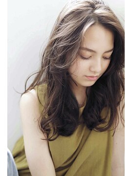 ヌード(nude) 透明感あふれる柔らかベージュロング