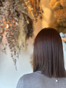 ヘアーサロン アンズ 華やかでありながらも大人の雰囲気を醸し出す［レットピンク］