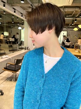 ダンボ(DUMBO) 前下がりショート　刈り上げショート　ハンサムショート