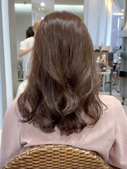 クーラ(Cura)の写真/こなれ感・抜け感あるミディ&ロングの似合わせが得意!カットはもちろん、パーマでの雰囲気チェンジもお勧め
