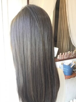 ルーツ(Roots)の写真/話題の髪質改善、縮毛矯正でツヤ感溢れる手触り抜群の髪へ☆ストレートなのに柔らかい＆光に透ける質感に!!