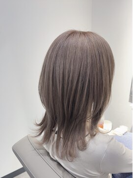 ミルクティースモーキー外ハネミディアムレイヤー