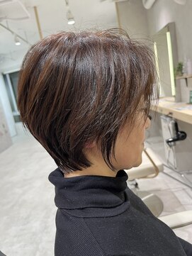 自然な動きとツヤ感◎大人の立体ショート