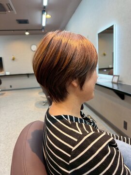 パーミルヘアーピピ(permille hair pipi) 白髪ぼかし×耳かけショート