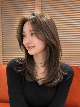 オアシスアヴェダ ザ・ペニンシュラ東京(OASIS AVEDA) 大人セミロングレイヤー・オリーブグレージュ・艶髪・髪質改善