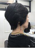 アシンメトリーのショートボブ