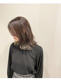オリーブベージュ