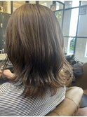 グレーベージュ
