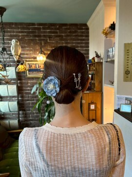 アズグロウヘアー(AS GROW HAIR) 暗めカラーツヤ感まとめ髪アレンジ