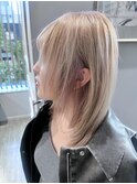 透明感ベージュ×くびれミディでつくるこなれレイヤースタイル