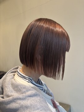 ヘアサロン エン(hair salon en.) 甘くなりすぎない切りっぱなしボブ