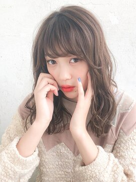 ルティア(Lutia) ミルクティーベージュでふんわりカラー