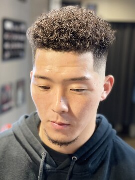 バーバー スタジオ ラフテル(Barber Studio RAFTEL) ショートアフロ