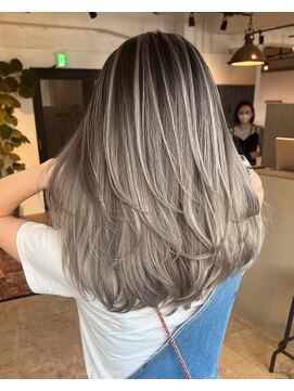 メリー オオサカ(Merly Osaka) contrast balayages_smoky white ash_