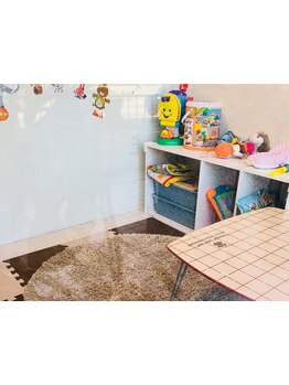 お子様連れのママさんも大歓迎♪忙しい朝も簡単にキマる再現性の高いスタイルに◎[キッズスペースあり]