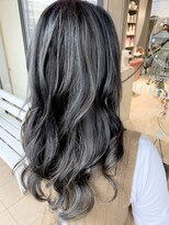 トリニティ(trinity)&nbsp;バレイヤージュ・ブリーチ・アッシュグレー【豊見城・糸満】