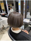 白髪ぼかしハイライト　ミニボブ