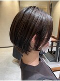 丸みショートくびれ前髪ありショートボブ
