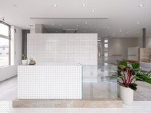 [泉/メンズ/MEN'S/ニュアンスパーマ/センターパート学割U24]