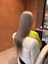 ラシンバンノラ(Lashinvan Nola) シルバーベージュ