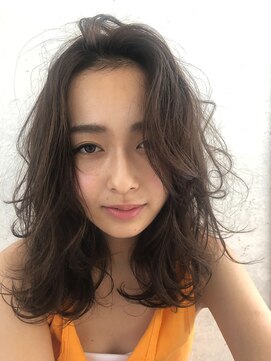 クロム(Chlom) Chlom立川☆外ハネミディアム オリーブカラーTEL 0425125655