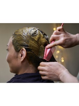 髪や地肌が弱い方にオススメです。白髪染めなのにしっかり染まりダメージレス◎