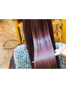 髪のダメージでお悩みの方に！《FIFTY/FIFTY》こだわりの商材でツヤのある健康的な美髪へー