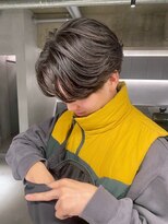 リール(rire)&nbsp;ブルーブラック/フェザーパーマ/刈り上げセンターパート【大須】