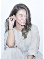 ヘアーサロン スイッチ(HairSalon SWITCH) 大胆ウェーブが存在感を放つ大人ロングスタイル