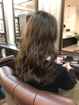 アリュールヘアー ヴィヴィ(ALLURE hair vivi) ミルクベージュ×ゆるふわカールロング