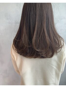キチ(kichi.) [kichi.] セミロング×くすみベージュ