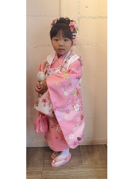 パリスパート2 七五三 可愛く 日本髪風 毛先 カール ヘアアレンジ