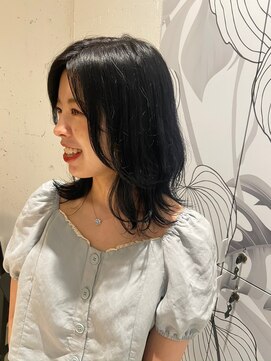 ラミ(L'ami) ウルフカット×透明感ブラック