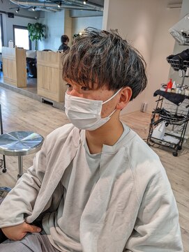 コワファーストナガサキシャンプーボーイ(COIFF1RST NAGASAKI SHAMPOO BOY) ソフトツイストスパイラルパーマ×王道マッシュ