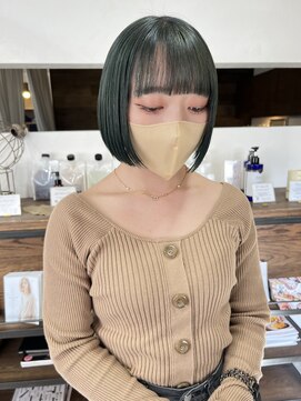 イリス(Iris.) ミニボブ×くすみグリーン  スタイリスト平田