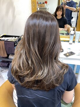ロンドアベニール 北千住(Lond avenir) レイヤーカット　ブリーチなし　髪質改善　こなれミディ　前髪