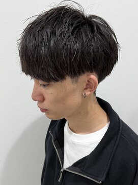 ヒュイル バイ ニアウ(Hwyl by Niau) メンズマッシュパーマニュアンスパーマショート刈り上げ