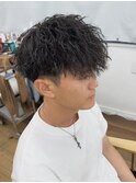 メンズスタイルツイストスパイラルパーマフェードカット