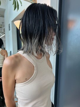 【n】裾ハイトーンのナチュラルボブ