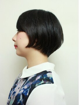 レンジシキチジョウジ (RENJISHI KICHIJOJI) フォルムがキレイなショートボブスタイル【RENJISHI 宮本】