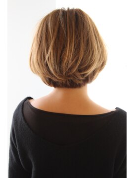 レウナ 外苑前(Reuna) 30代40代人気 お手入れ簡単丸みが可愛いボブ