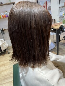 サラ(sarah) 切りっぱなしボブ