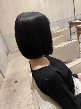 ヘアルーム ルシア(Lucia) 顎下ボブ