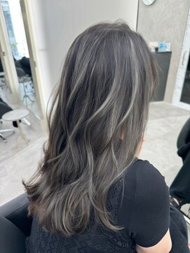 アルドーレフィエロ シンサイバシ(Ardore fiero shinsaibashi) コントラスト極ハイライト☆アッシュブラック