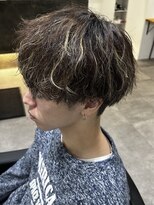 ヒュイル バイ ニアウ(Hwyl by Niau)&nbsp;メンズマッシュスパイラルパーマ波巻スパイラルパーマ刈り上げ