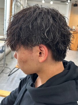 フゥ 宇都宮(FeU) メンズ波巻きスパイラルパーマシャドウパーマ刈り上げマッシュ