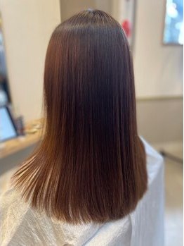 クラレ(clares)の写真/一人ひとりの髪質をしっかり見極め、髪の内部から補修するclares自慢のトリートメントケアをご提供◇