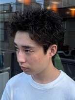ラフな質感の無造作パーマ×スパイキーショートスタイル