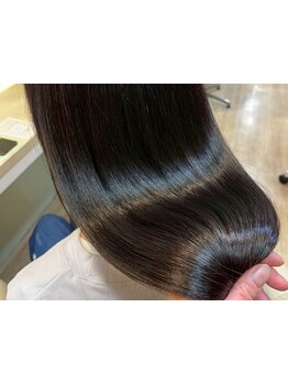 【リピート率98%】Aujuaトリートメント/純度0%高濃度水素で見違えるツヤ＆手触りへ[髪質改善/キッズカット]