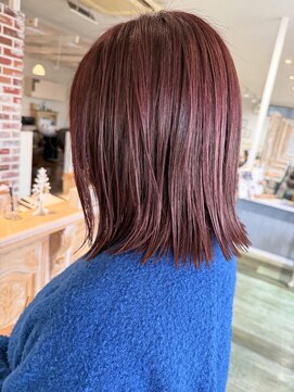 マンプスウタタ (Mumps utata) 赤みブラウンな外はねボブ